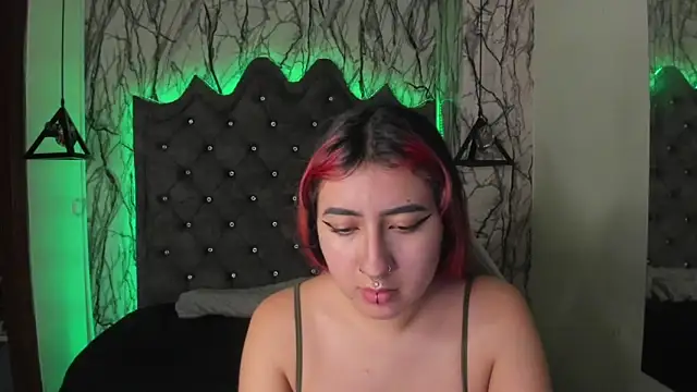 larissa01  online show from 3, 3, 2025