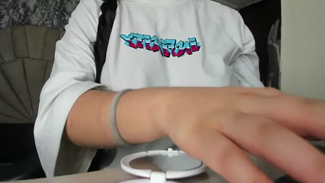 larissa01  online show from 14, 3, 2025