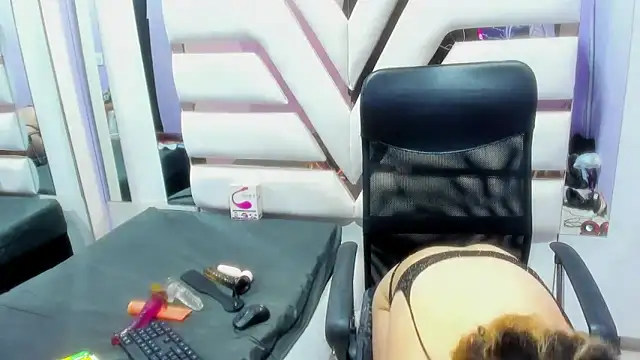 Snapshot of AndrySaenz18 chatting on 23, 1, 2025 AndrySaenz18 online show from 23, 1, 2025