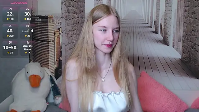 Cutieblondegirl online show from 2, 4, 2026