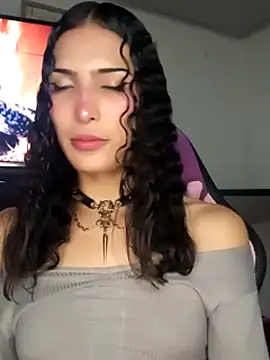 Lanna hott  online show from 3, 10, 2025