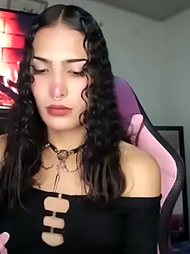 Lanna hott  online show from 4, 10, 2025