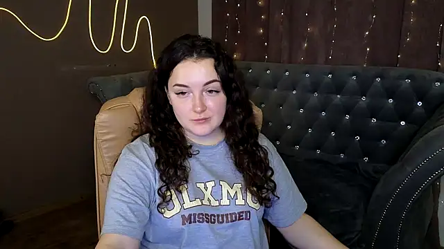 Snapshot of GloriNichols chatting on 8, 1, 2025 GloriNichols online show from 8, 1, 2025
