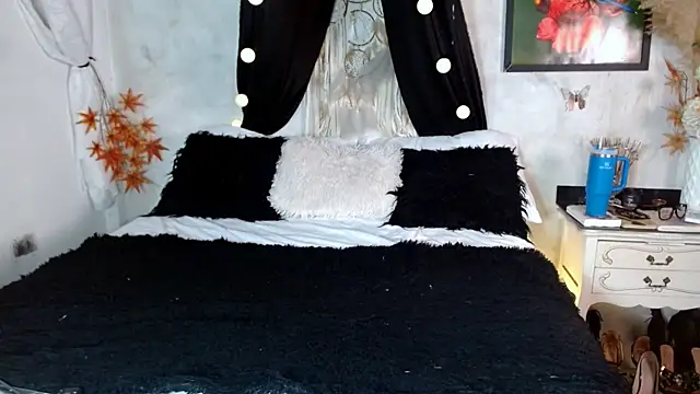 Kyara Queen online show from 4, 10, 2025