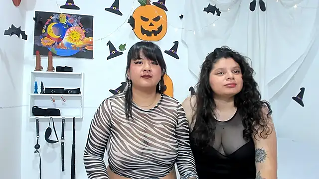 Snapshot of Karol_IsabelCouple chatting on 21, 10, 2025 Karol IsabelCouple online show from 21, 10, 2025