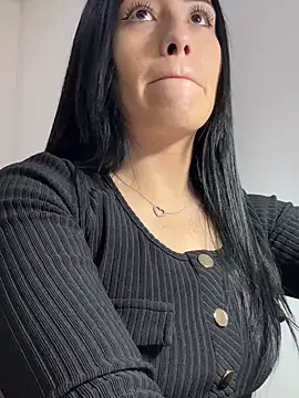 Sara luna  online show from 27, 2, 2025