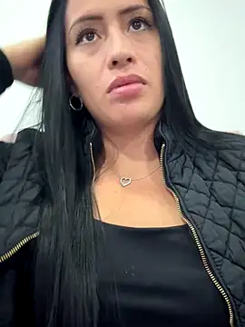 Sara luna  online show from 30, 10, 2025