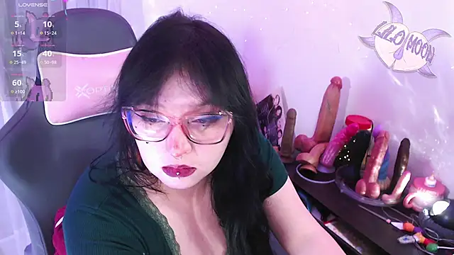 Snapshot of LiloMoon69 chatting on 4, 5, 2026 LiloMoon69 online show from 4, 5, 2026
