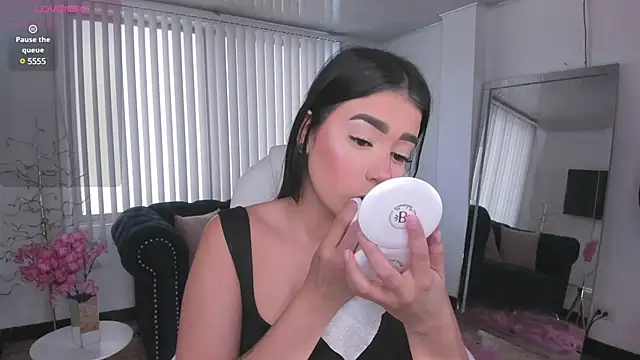 amelie jhons online show from 1, 3, 2025