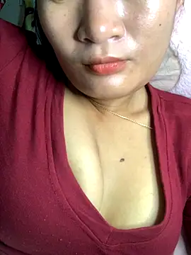 Snapshot of Zeni_fer chatting on 24, 10, 2025 Zeni fer online show from 24, 10, 2025