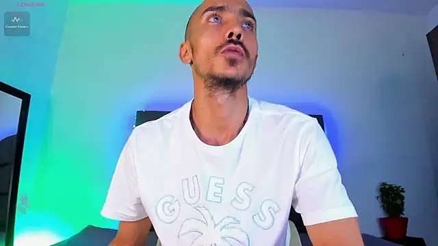 Snapshot of steven_hott8 chatting on 10, 9, 2025 steven hott8 online show from 10, 9, 2025