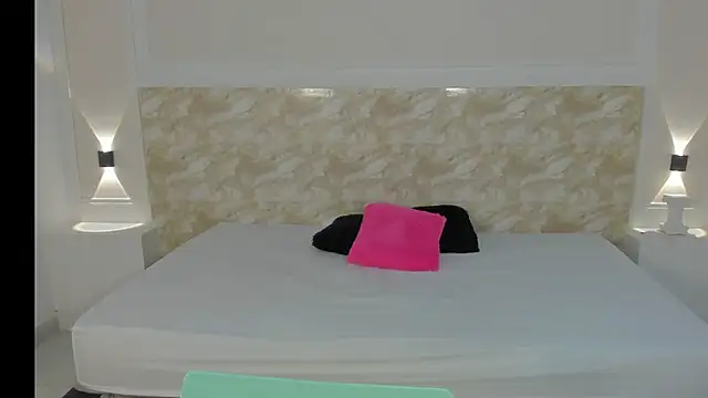 Snapshot of AliceRoss0 chatting on 26, 11, 2025 AliceRoss0 online show from 26, 11, 2025