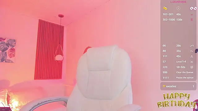 Snapshot of TiffanyWright chatting on 20, 10, 2025 TiffanyWright online show from 20, 10, 2025