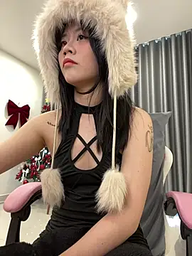 Snapshot of -rosiie- chatting on 12, 12, 2024 -rosiie- online show from 12, 12, 2024