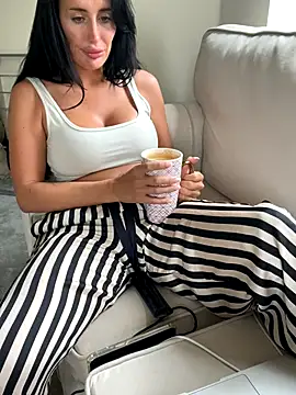 Snapshot of UKSYDNEYFOX chatting on 27, 9, 2025 UKSYDNEYFOX online show from 27, 9, 2025