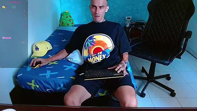Snapshot of bray_hotboy777 chatting on 22, 12, 2024 bray hotboy777 online show from 22, 12, 2024