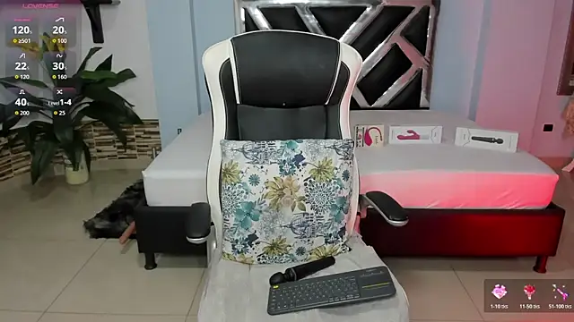 Snapshot of EroticAzir chatting on 19, 11, 2025 EroticAzir online show from 19, 11, 2025