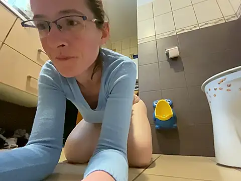 Snapshot of Milky_hairy_mommy chatting on 16, 1, 2026 Milky hairy mommy online show from 16, 1, 2026