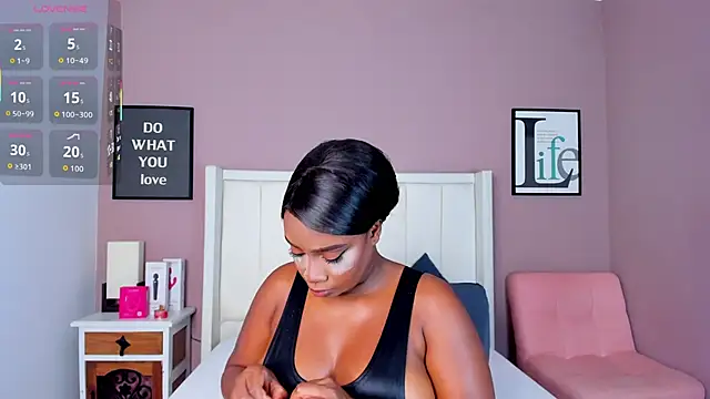 Britanymooree online show from 3, 11, 2025