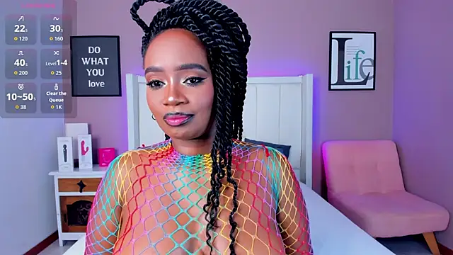 Britanymooree online show from 3, 12, 2025