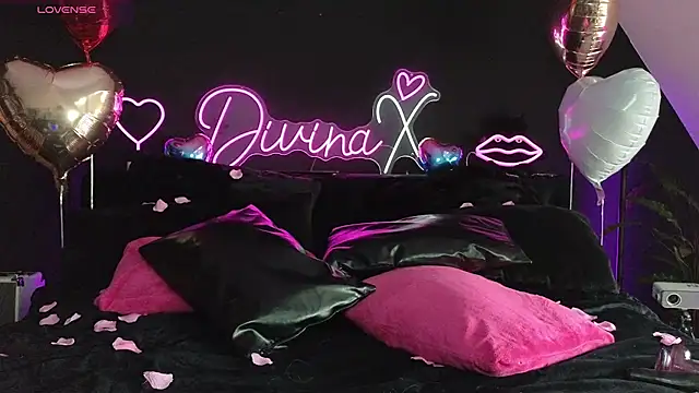 Snapshot of Divina_X_ chatting on 14, 2, 2025 Divina X online show from 14, 2, 2025