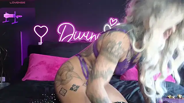 Snapshot of Divina_X_ chatting on 6, 3, 2025 Divina X online show from 6, 3, 2025