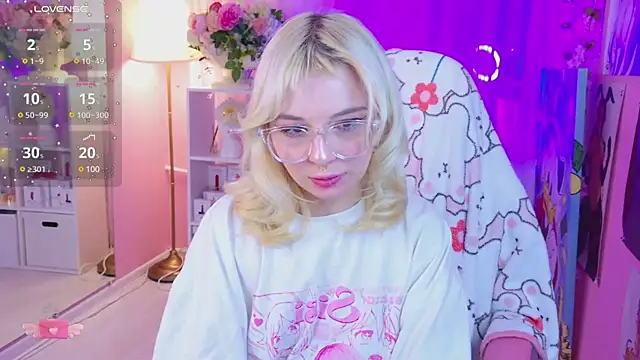 Coconut Mia online show from 4, 3, 2025