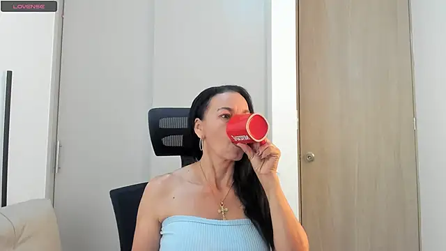 Evawalker  online show from 11, 10, 2025