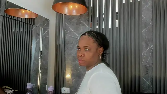 Snapshot of SaraiEvans chatting on 8, 2, 2025 SaraiEvans online show from 8, 2, 2025