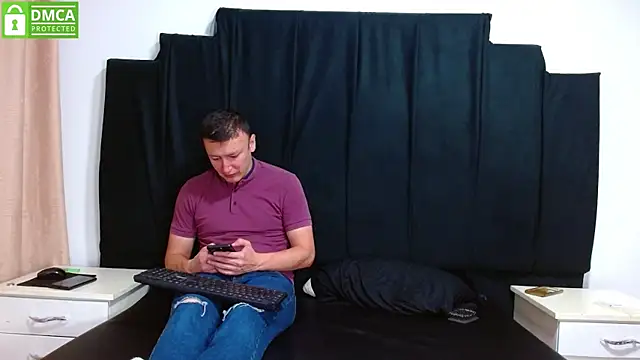 Hot-Couple--18 online show from 20, 1, 2025