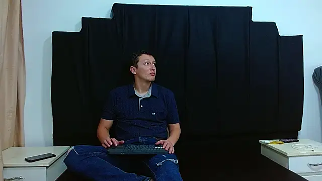 Hot-Couple--18 online show from 2, 2, 2025