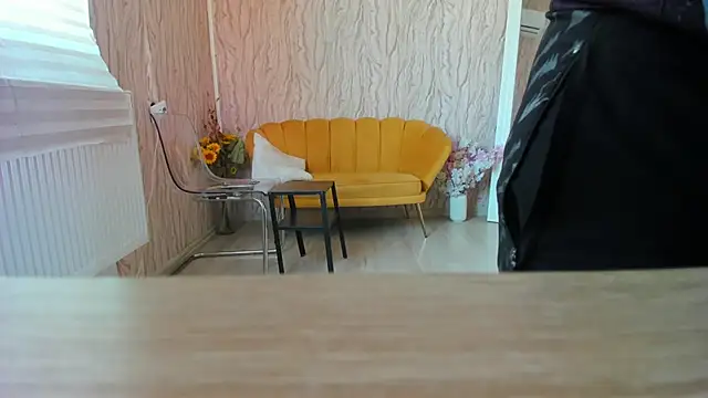 AishaRouhi online show from 14, 2, 2025