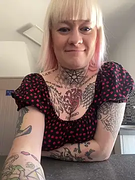 poussichienne online show from 6, 3, 2025