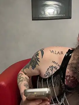 poussichienne online show from 8, 3, 2025