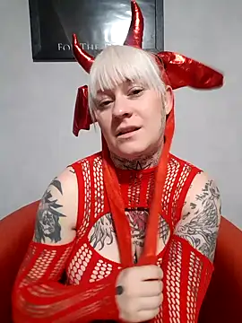 poussichienne online show from 30, 10, 2025