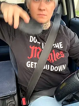 poussichienne online show from 17, 12, 2025