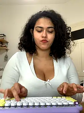 Curvydesifromgermany online show from 11, 9, 2025