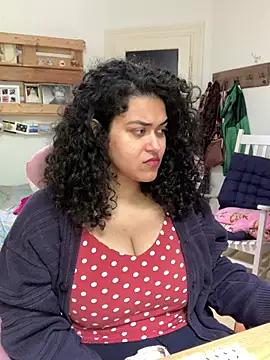 Curvydesifromgermany online show from 13, 5, 2026