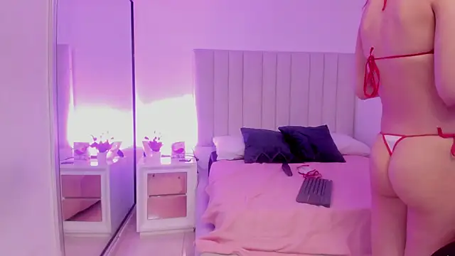 Laura Dicardy online show from 8, 3, 2025