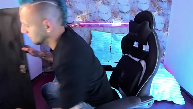 Snapshot of Damon_Bakert chatting on 7, 4, 2026 Damon Bakert online show from 7, 4, 2026