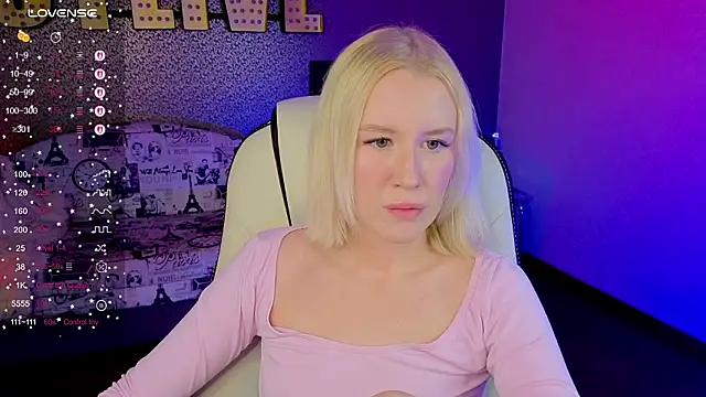 Snapshot of Selenatrend chatting on 4, 2, 2026 Selenatrend online show from 4, 2, 2026