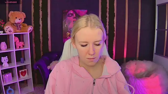 Snapshot of Selenatrend chatting on 25, 2, 2026 Selenatrend online show from 25, 2, 2026