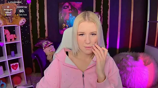 Snapshot of Selenatrend chatting on 4, 3, 2026 Selenatrend online show from 4, 3, 2026