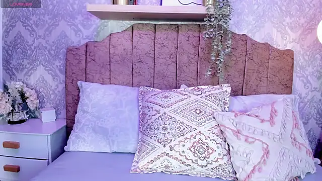 tiffany becker online show from 18, 11, 2025