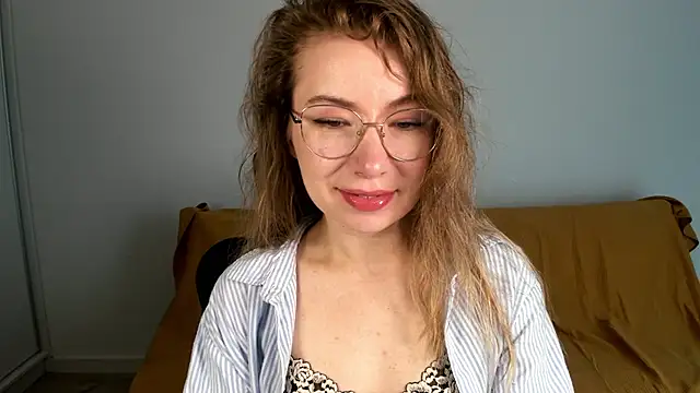 Snapshot of Mia_Tasty chatting on 16, 7, 2026 Mia Tasty online show from 16, 7, 2026