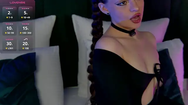 Snapshot of AnaWest chatting on 11, 3, 2025 AnaWest online show from 11, 3, 2025