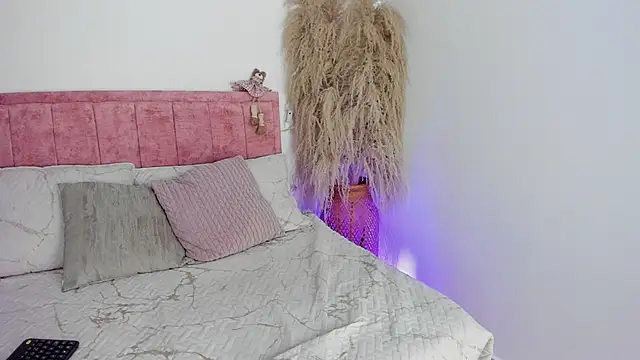 Sofiawilson  online show from 14, 10, 2025