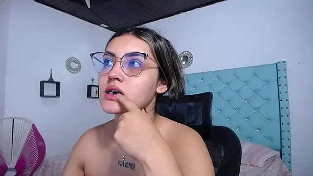 Snapshot of antonella_sweetlittle chatting on 21, 4, 2026 antonella sweetlittle online show from 21, 4, 2026