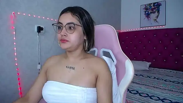 Snapshot of antonella_sweetlittle chatting on 6, 5, 2026 antonella sweetlittle online show from 6, 5, 2026