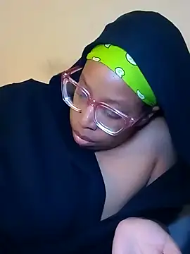 Snapshot of madamsensuale chatting on 2, 1, 2025 madamsensuale online show from 2, 1, 2025